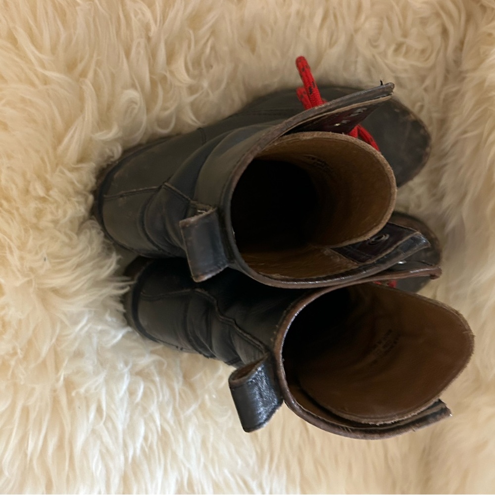 FRYE AND CO. Black Leather Combat Boots with Red Laces - Picture 8 of 8